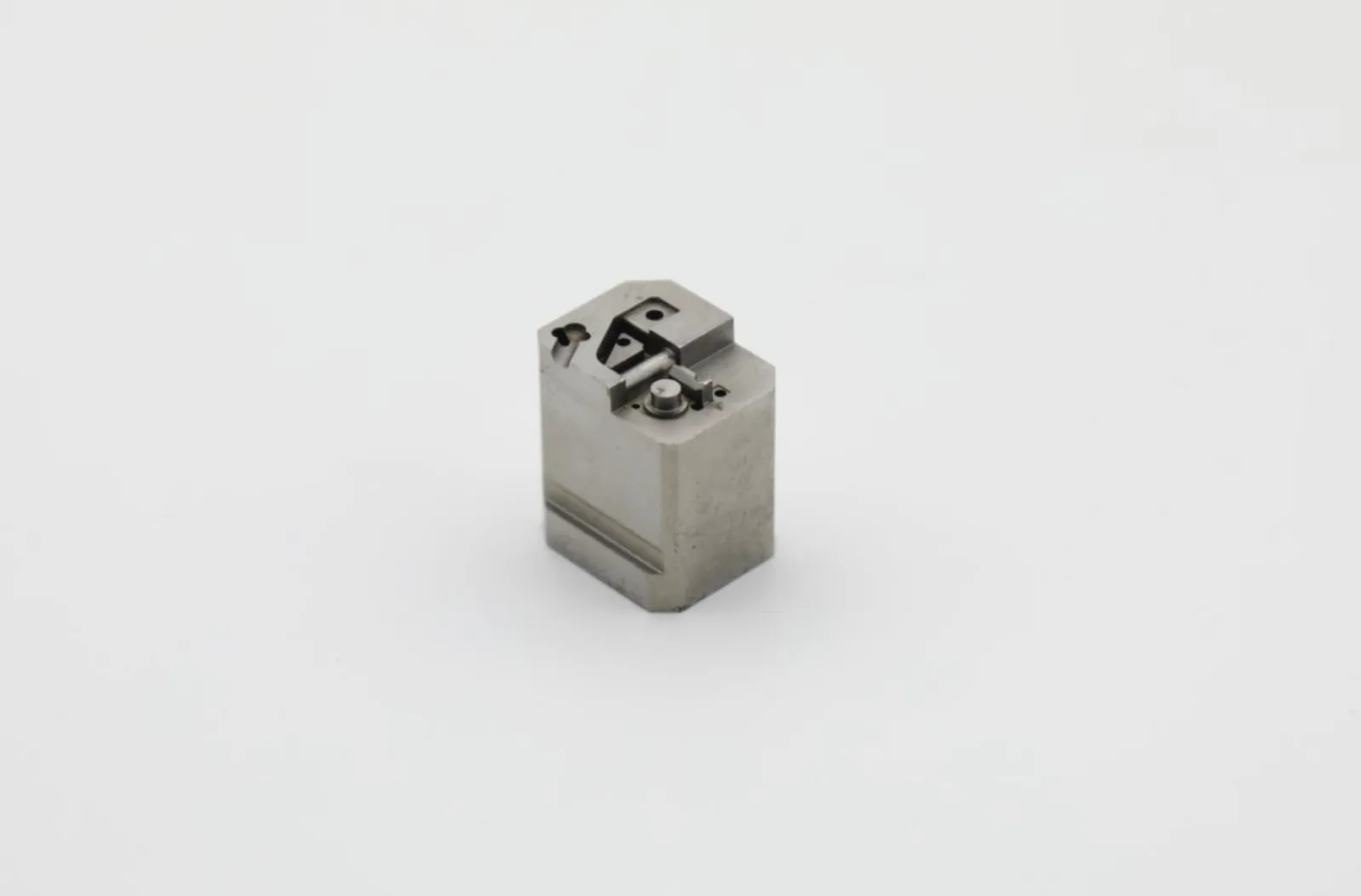 Precision mold core component